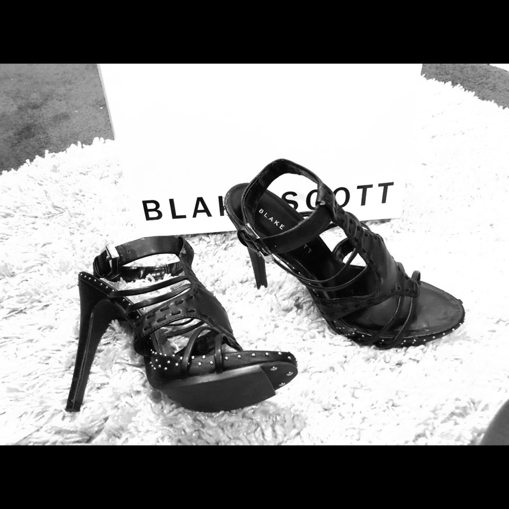 Leather strap sandal